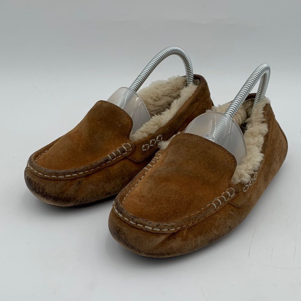 UGG Tan Suede Moccasin Slippers woman’s size 7 - Picture 5 of 13